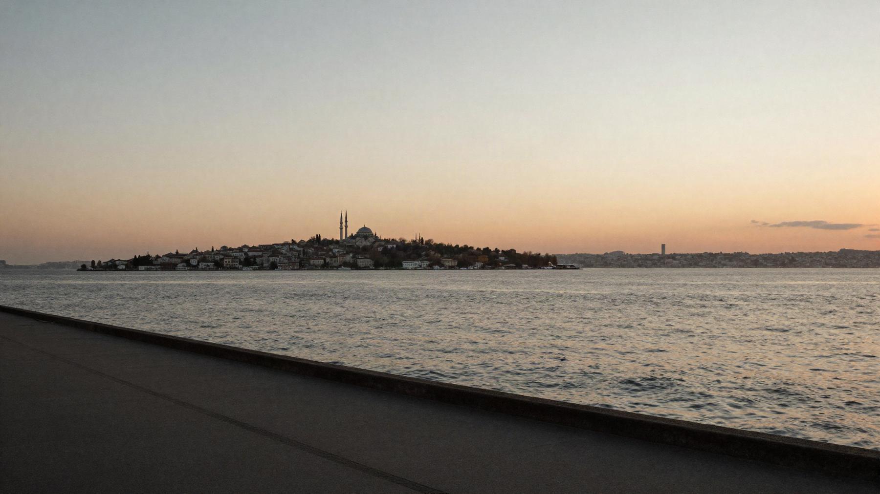 Gün batımında Maltepe sahili ve Adalar